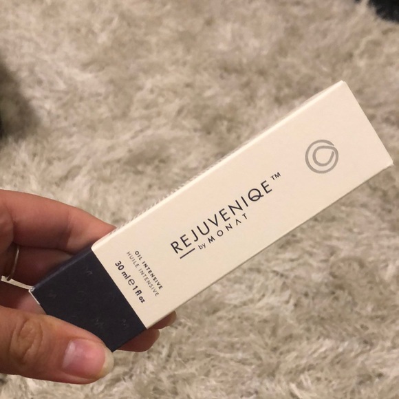 REJUVENIQE OIL MONAT - Picture 1 of 2